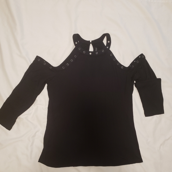 Rock & Republic Tops - Rock and Republic cold shoulder black top